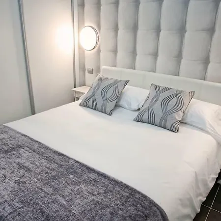 Lägenhet Moderno Comfortable Apt Close To Beach *